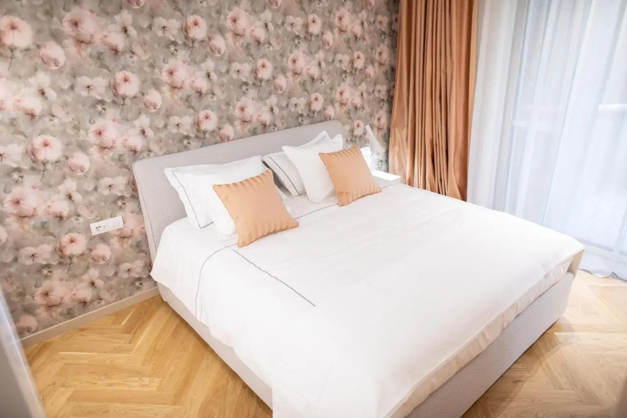 Seven Luxury Suites