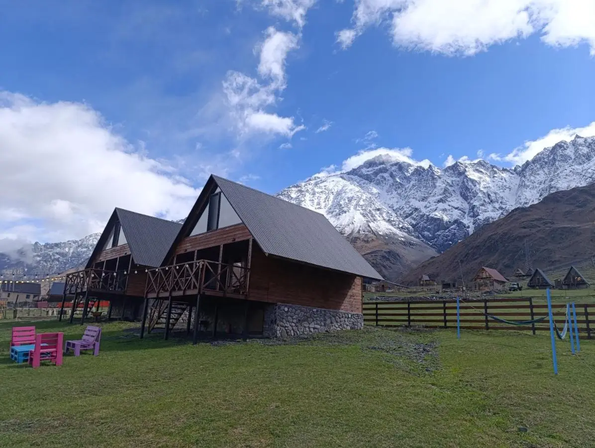 Cliffside cottage Kazbegi