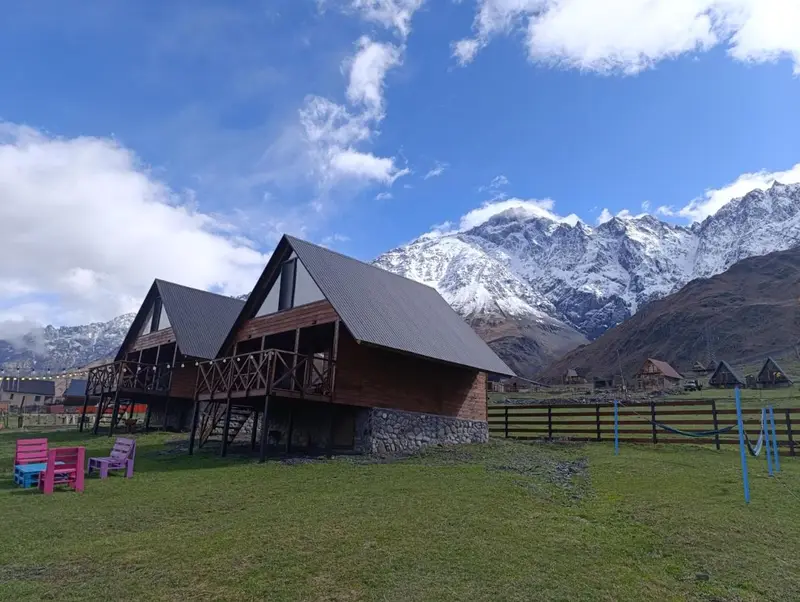 Cliffside cottage Kazbegi