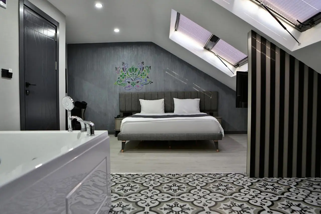 Fly And Stay Airport Hotel