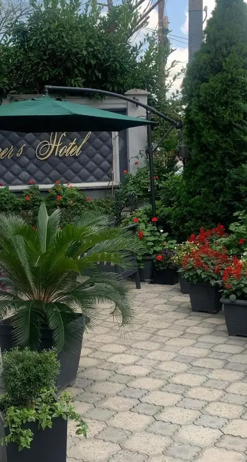 River S hotel