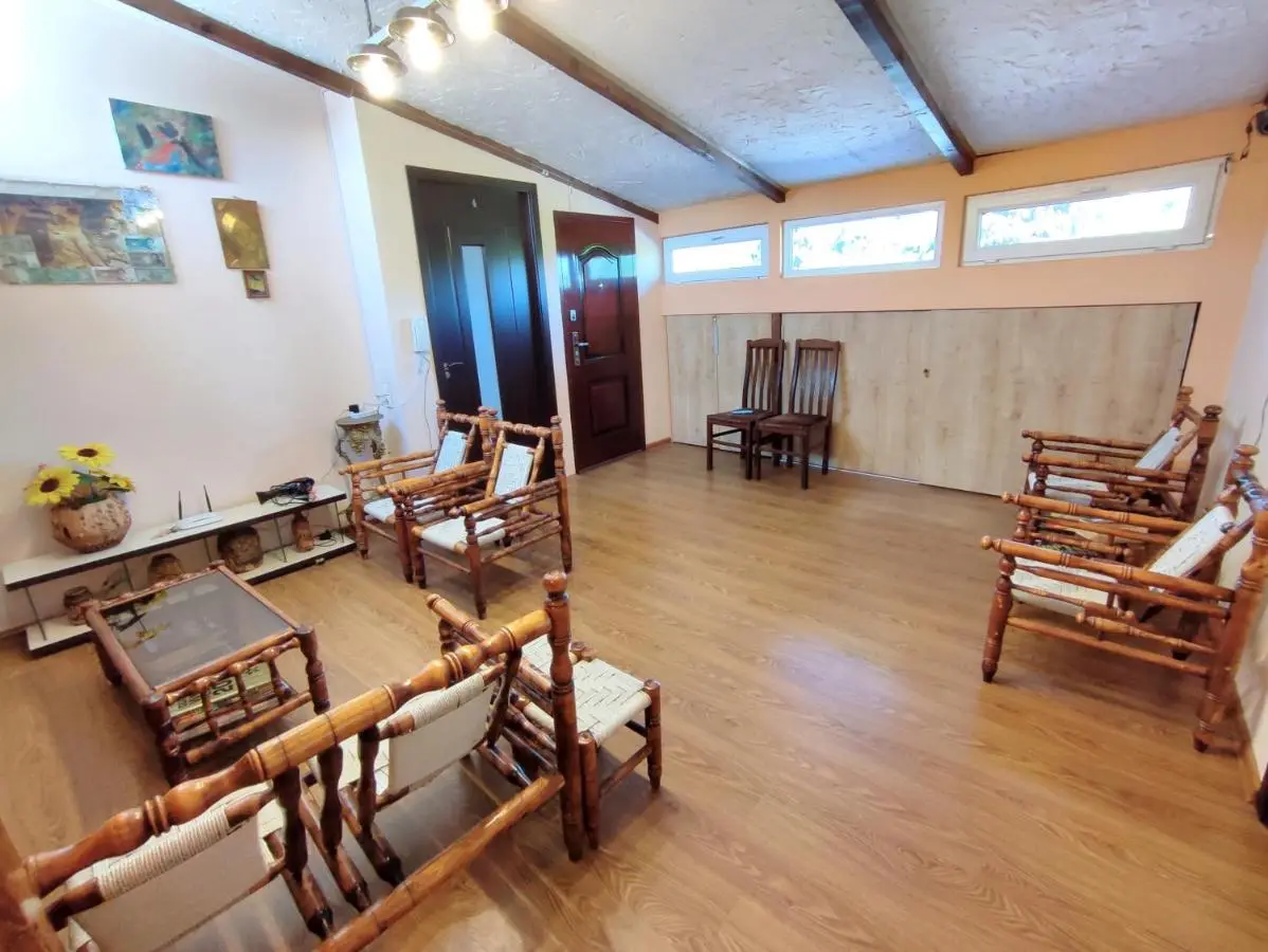 G&L APARTMENTS