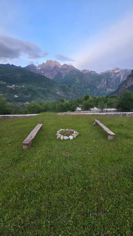 Thethi 360 grade - Camping & Rooms