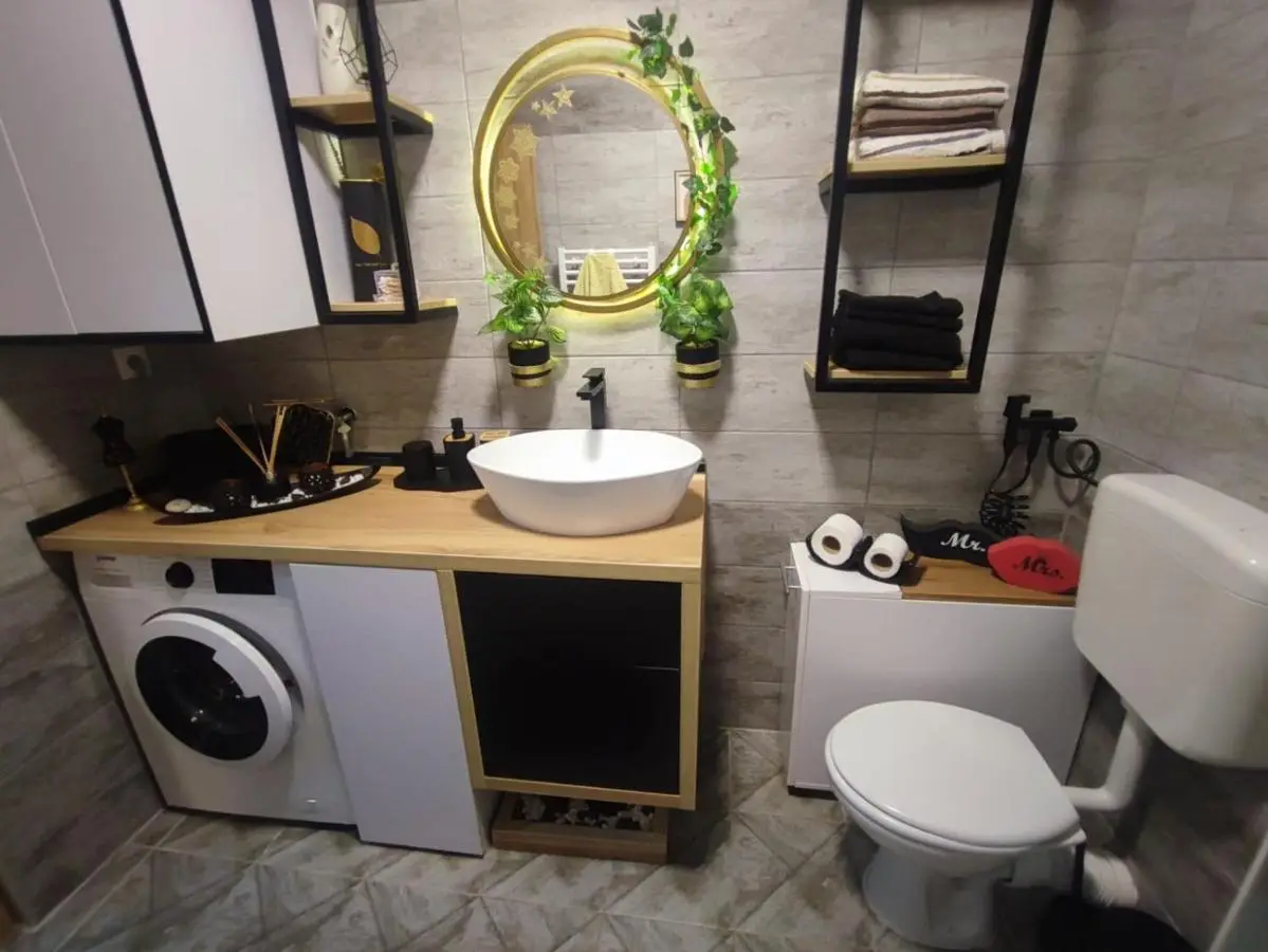 Yellow Corner Lux apartment, Lukavica, Istocno Sarajevo near Airport - free parking