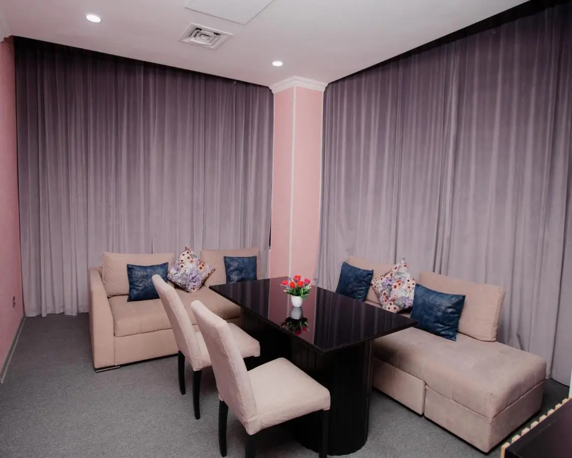 Corniche White City Hotel