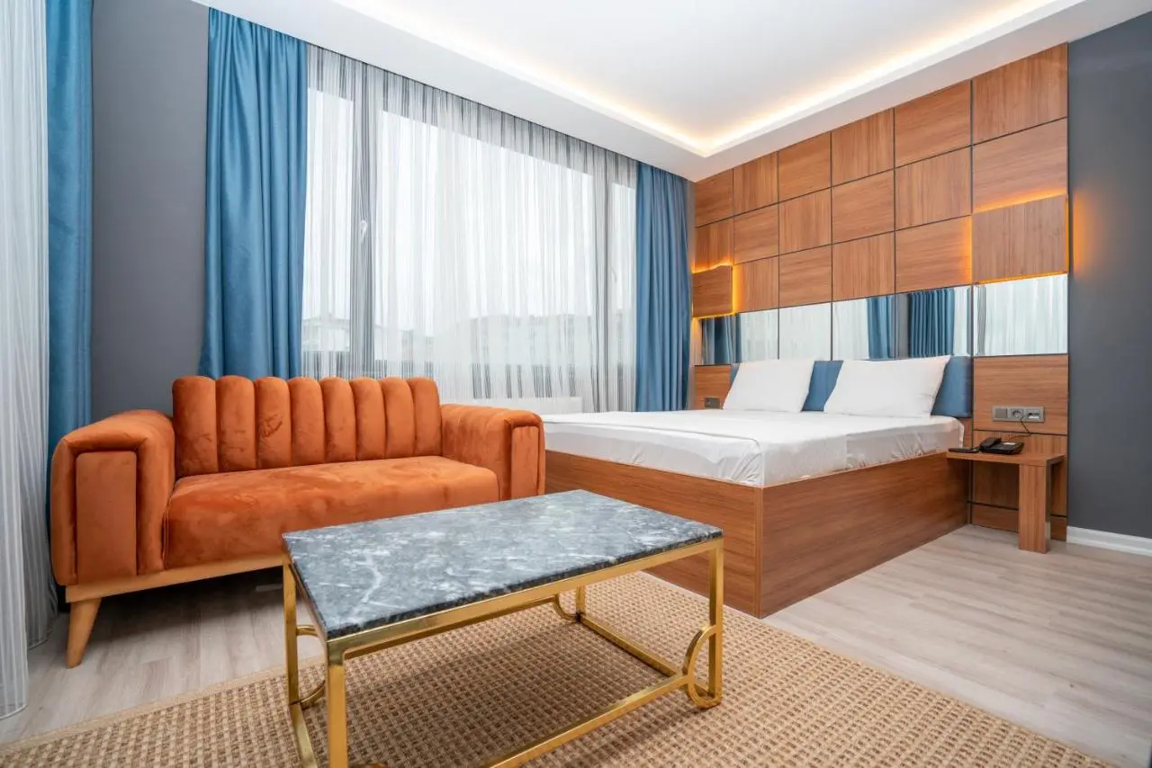 Center Suite