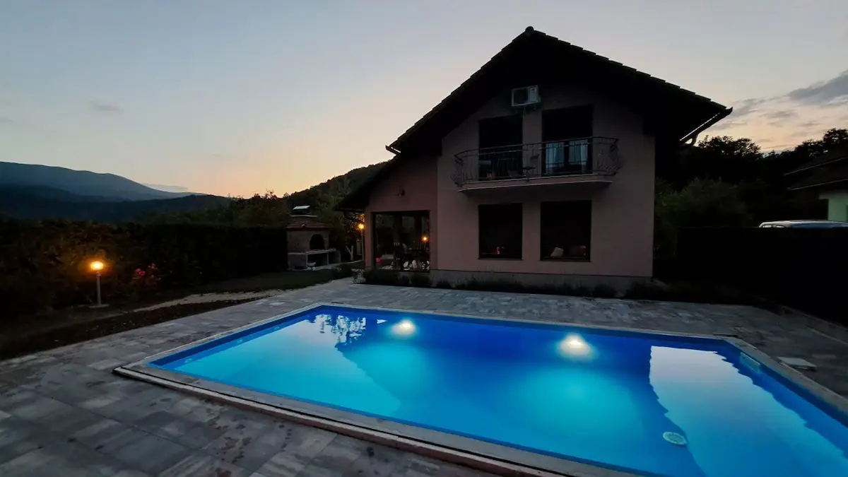VILLA about min 3 persons - max 6 persons.