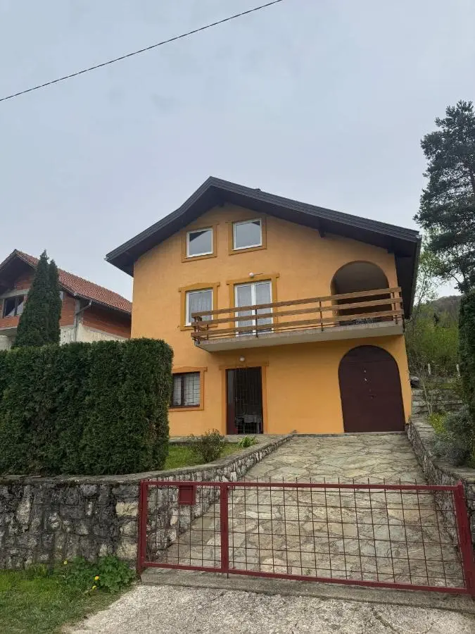 Lake House Ceric