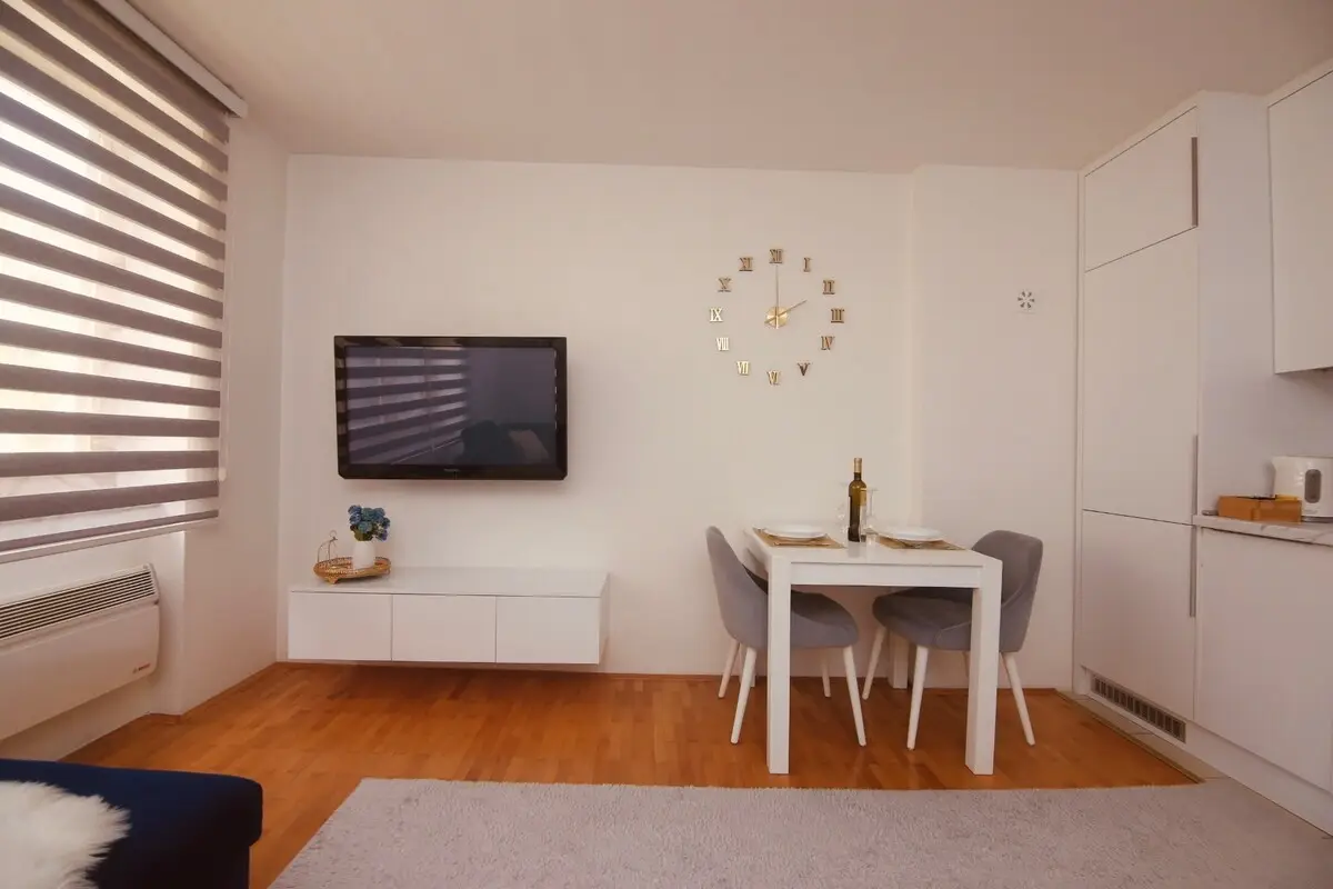 DeluxeSuite, Full Kitchen, KingSize Bed, AC WiFi