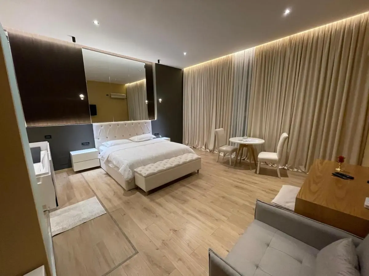 Luxury Jacuzzi Suite- Astir,Tirana