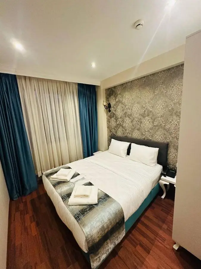 By Historial Hotel Due