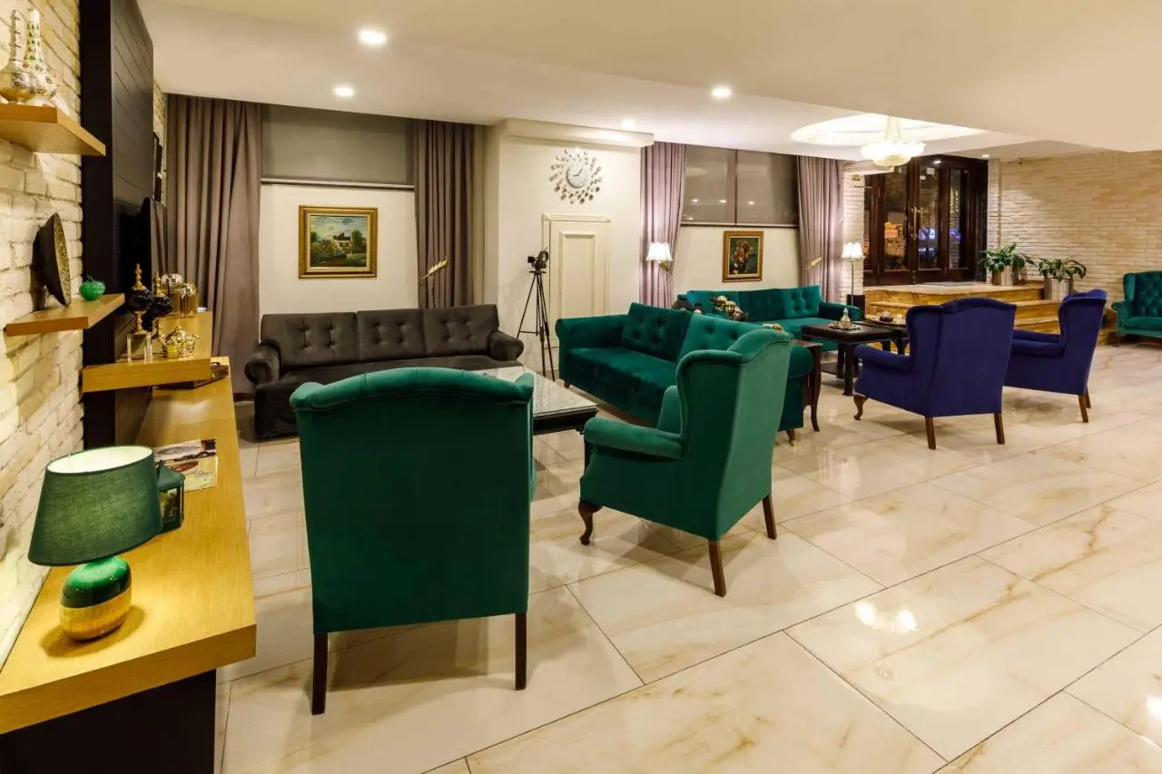 Golden Crown Hotel