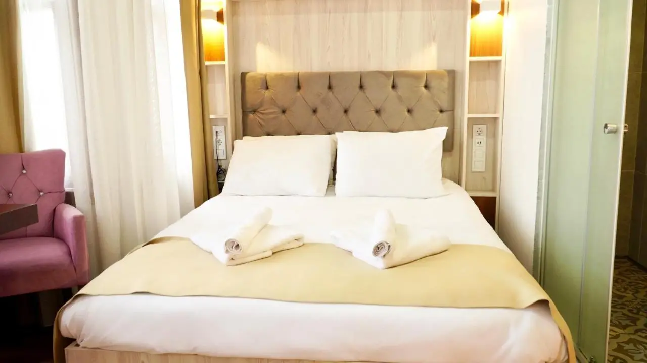 QONAQ HOTEL & SUITES