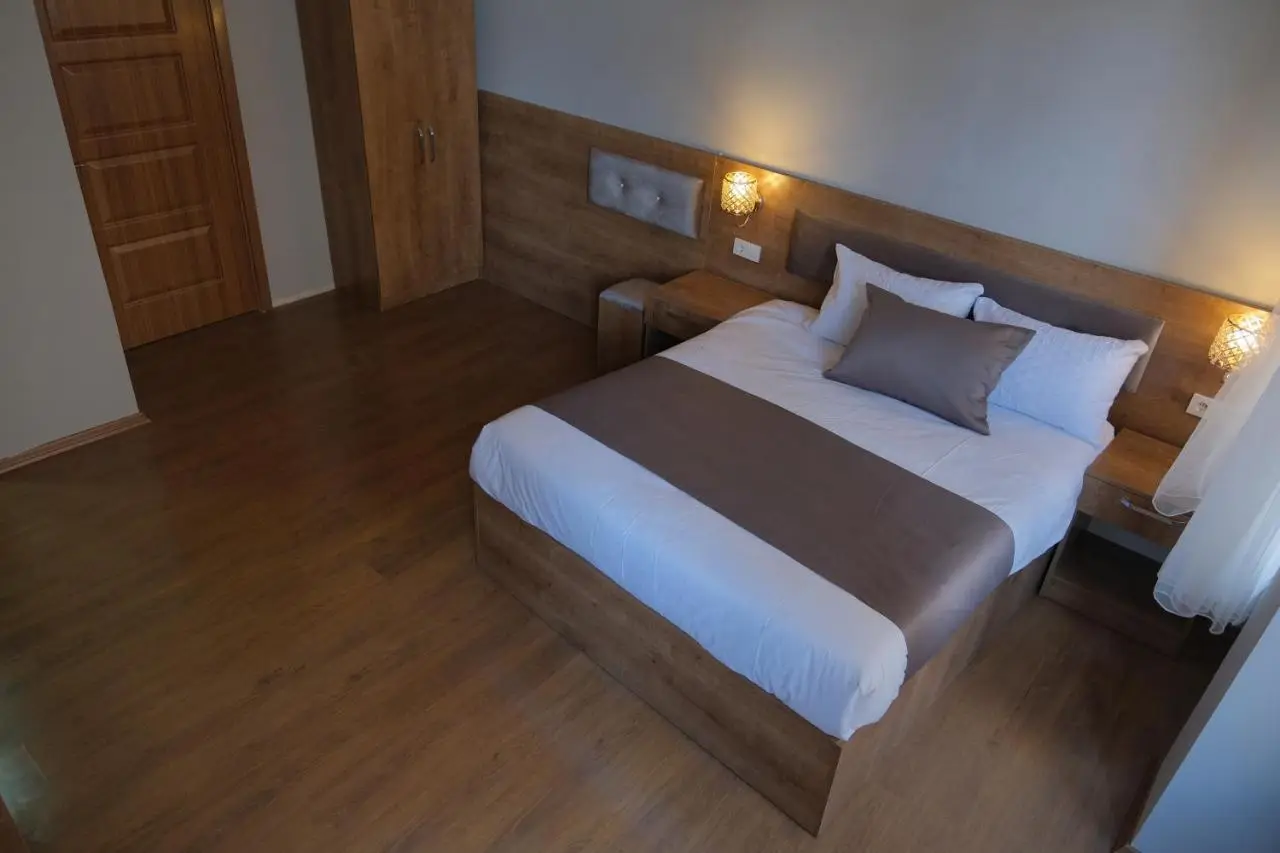 Adamantides Hotel