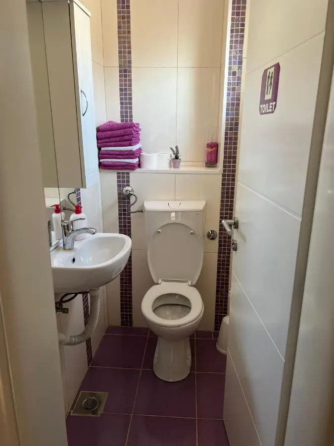 Hostel Mirror