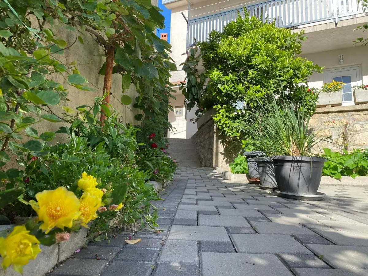 Farah Apartment