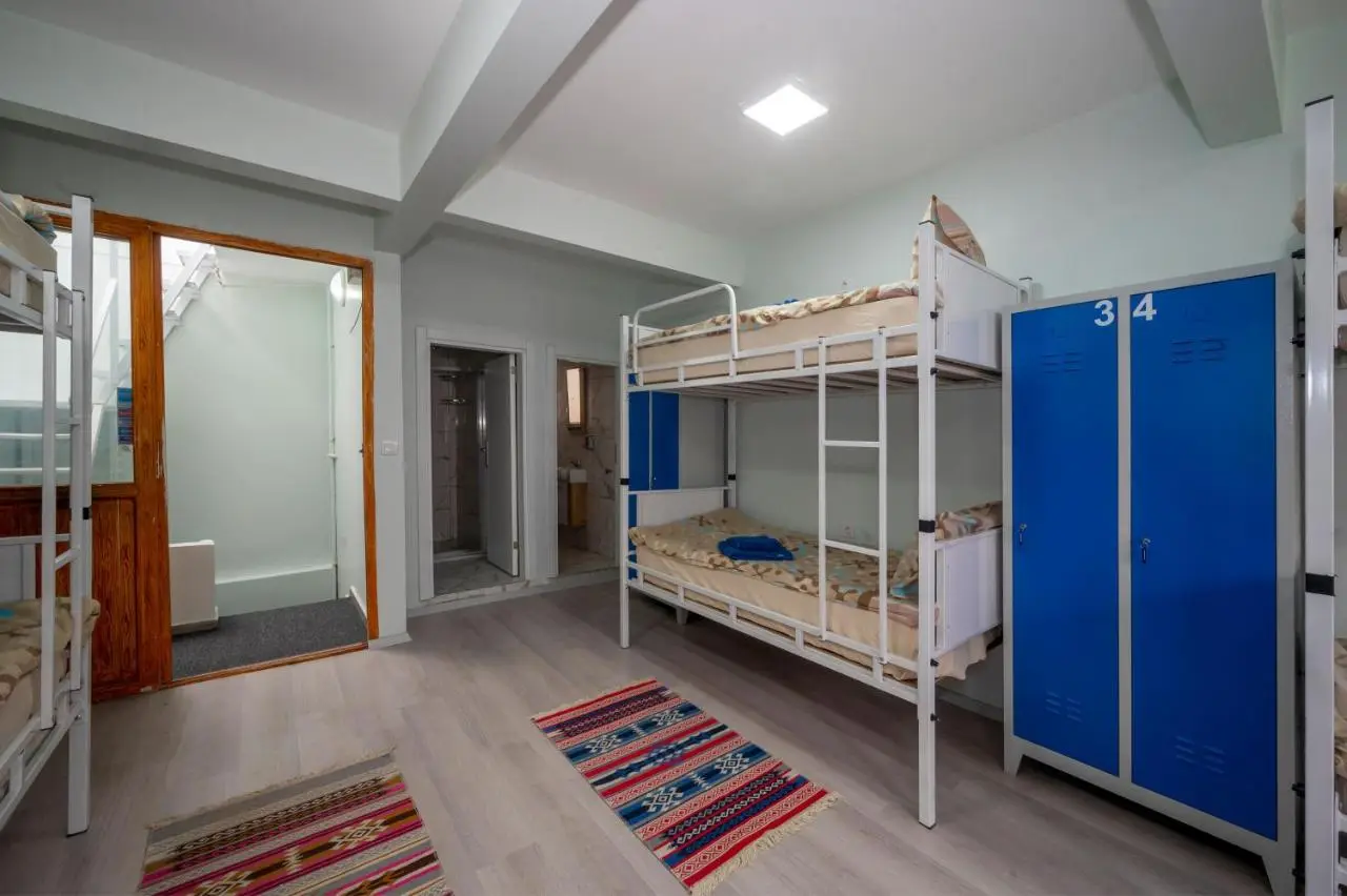 XALİLA HOSTEL & CAFE LADİES ROOM