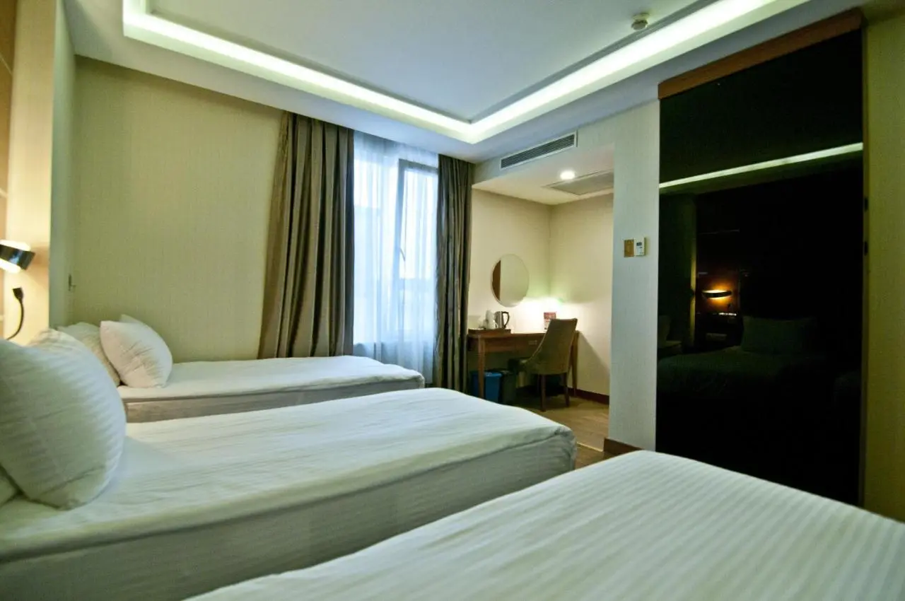 Glorious Hotel