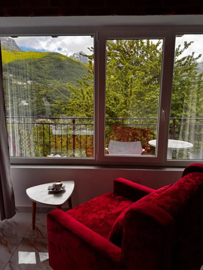 Thethi Paradise Hotel & Restaurant