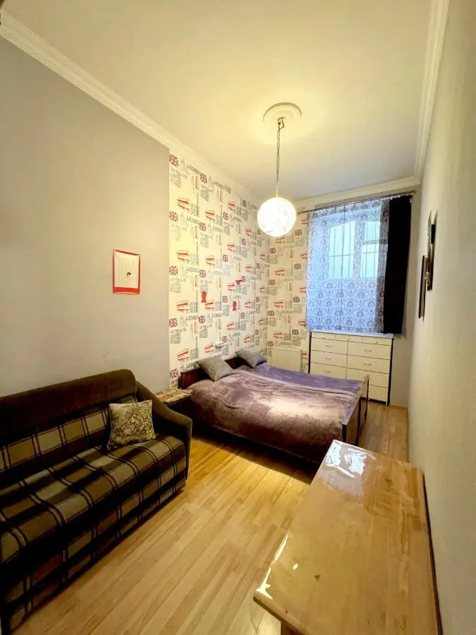 Old Tbilisi Authentic spacious 3BR Apartment with Balcony, Walk to Freedom Sq, Family friendly