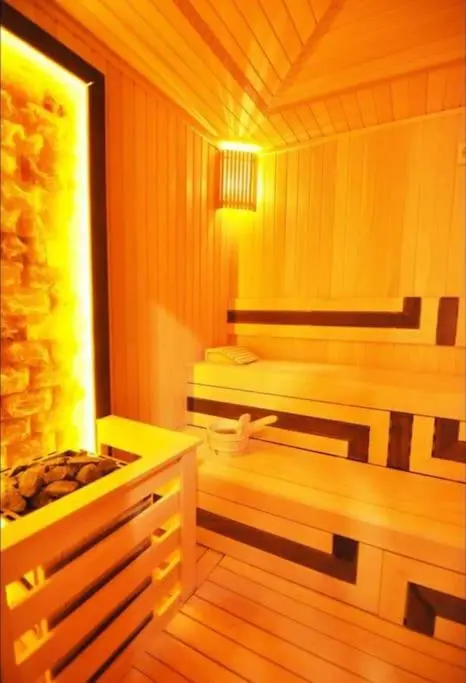 Elegant 2 bedroom apt Sinpas queen gym pools