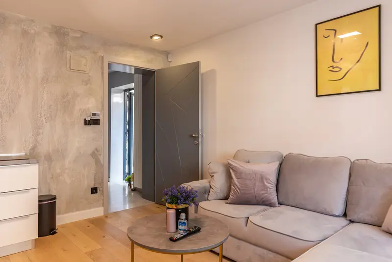 LOVELY one bedroom apartment 1