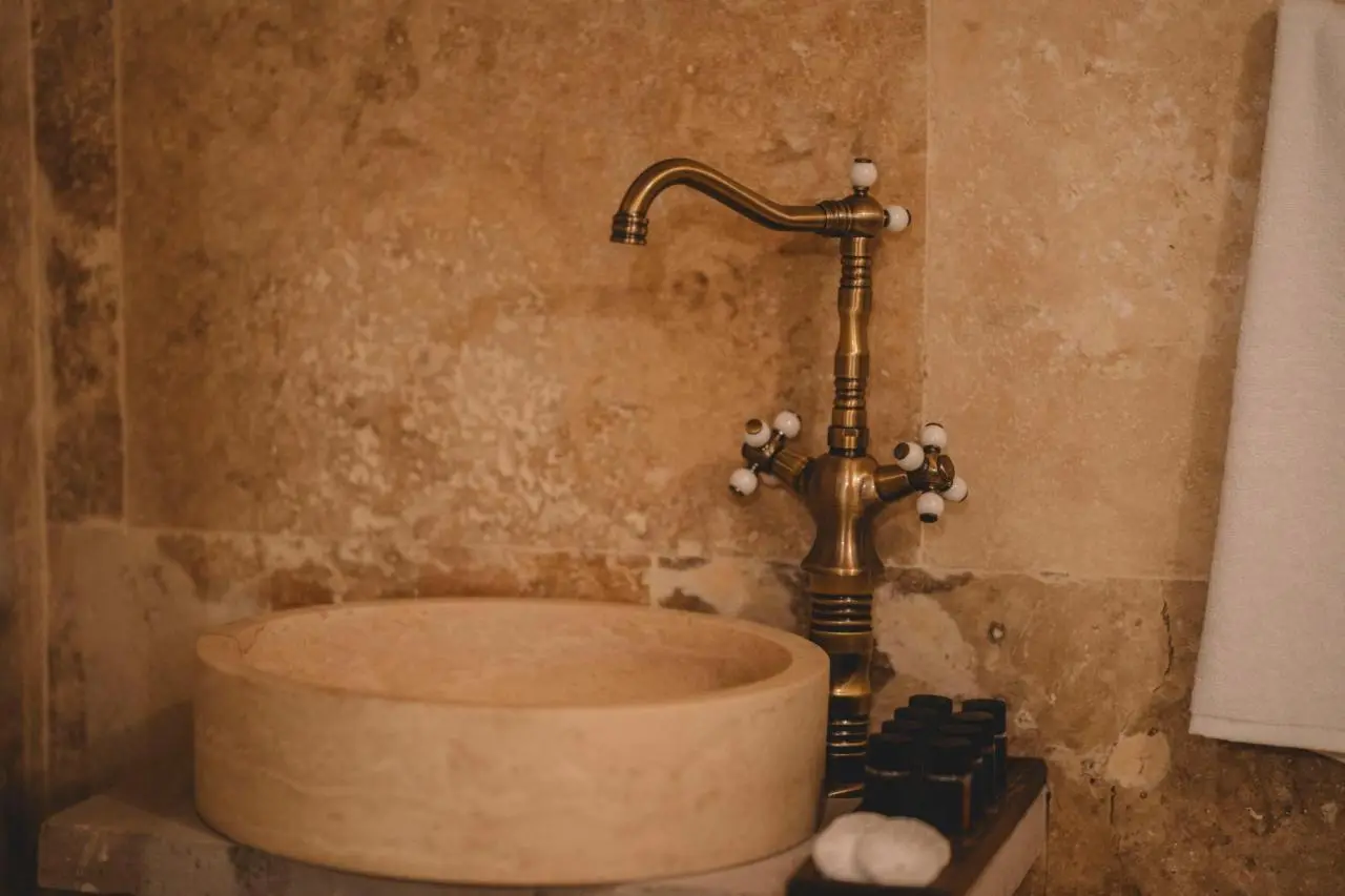 DAPHNE CAVE HOTEL