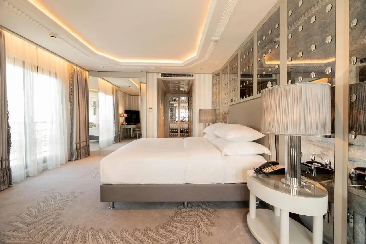 Wyndham Grand Istanbul Kalamış Marina Hotel