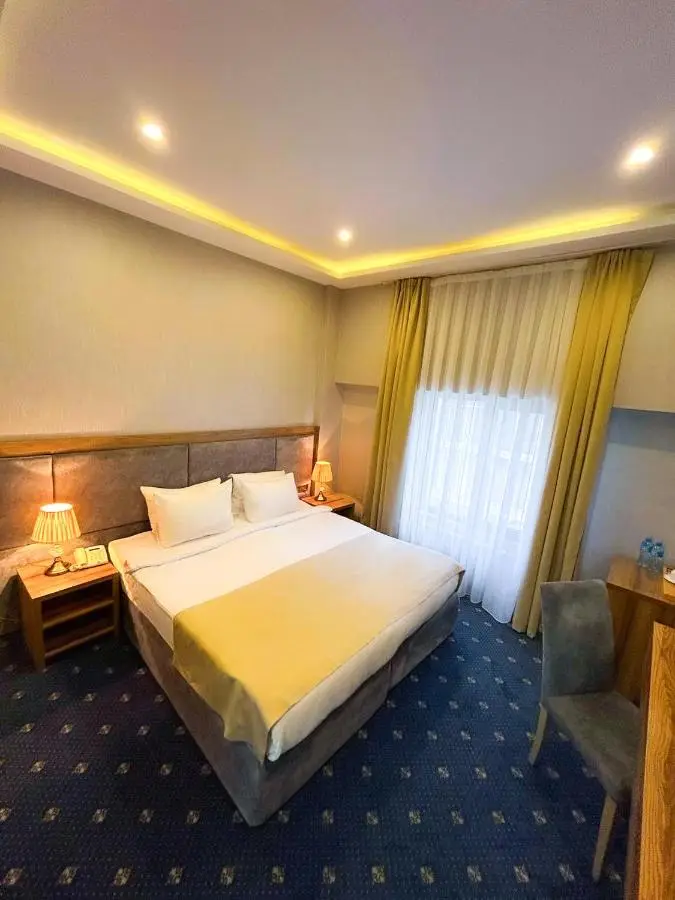 Grand Midway Hotel