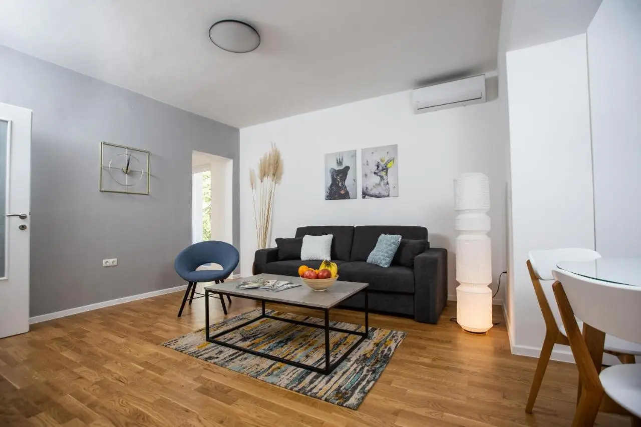 Big Tree Apartment & The Nest Apartment - free Parking