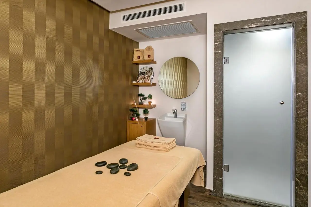 B Business Hotel & Spa