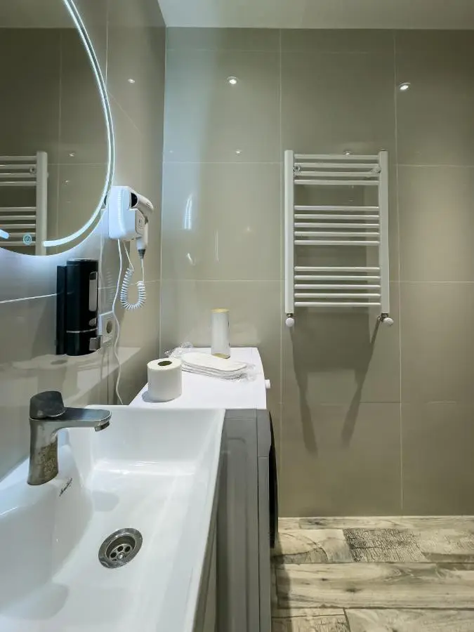 Shirin And Cozy Apartment With Jacuzzi Balcony