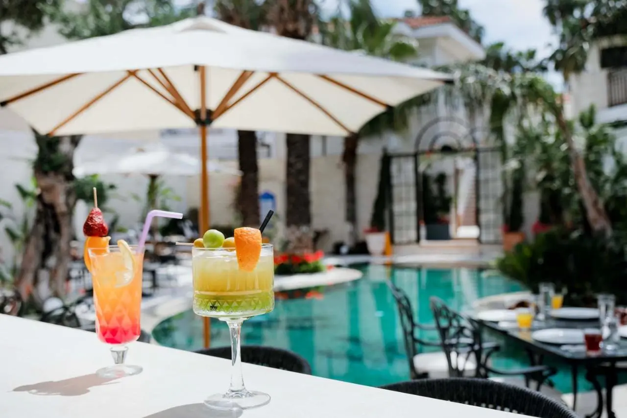 Elegance East Hotel