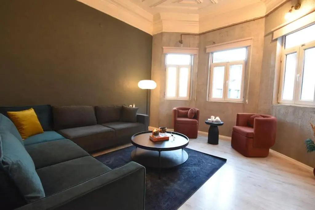 Stunning 6BR 4Bath near Tram