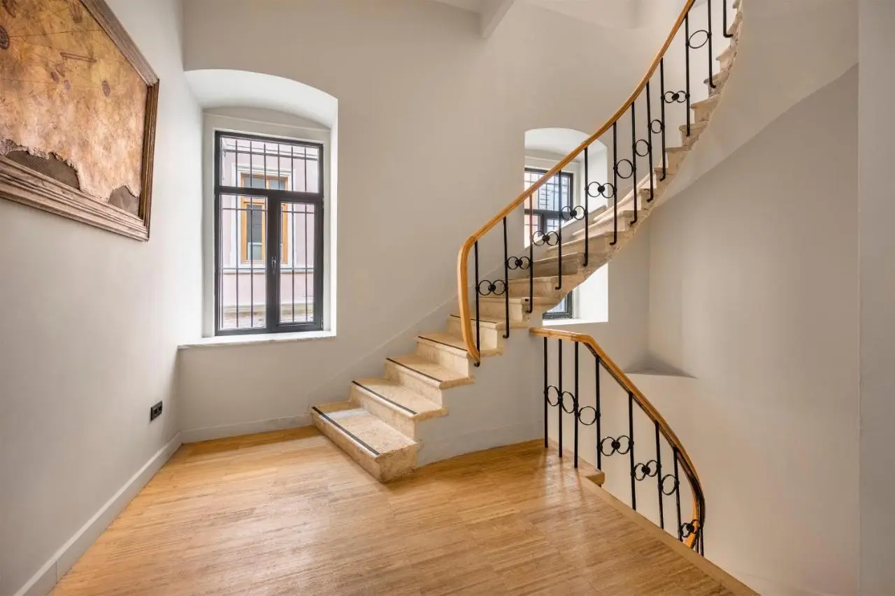 DeCamondo Residence