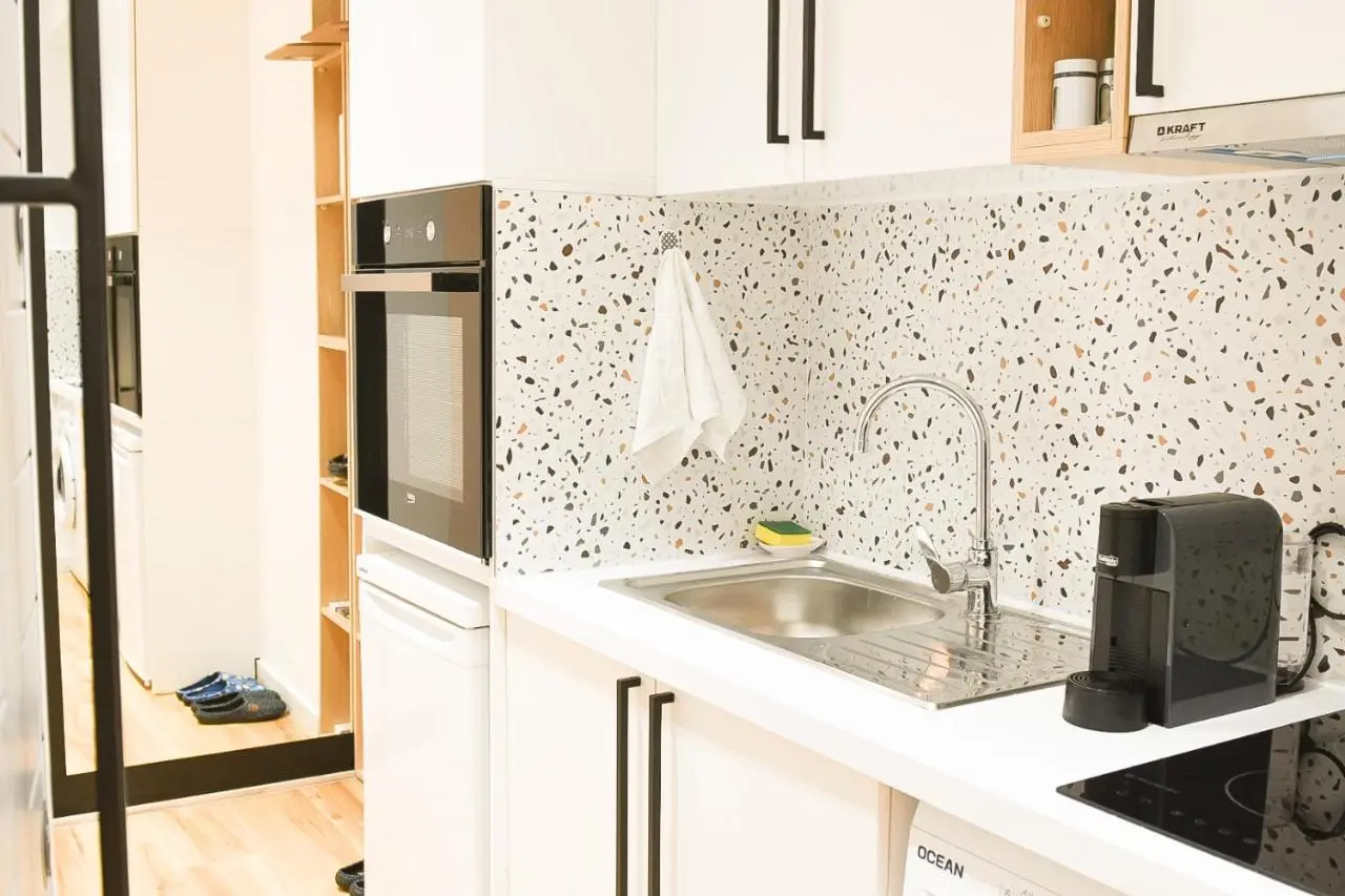 Matisse No3 - One Bedroom Apartment With Balcony