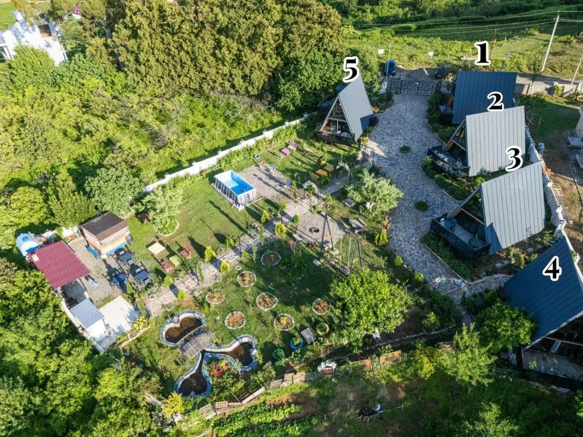 La'Familia Cottages