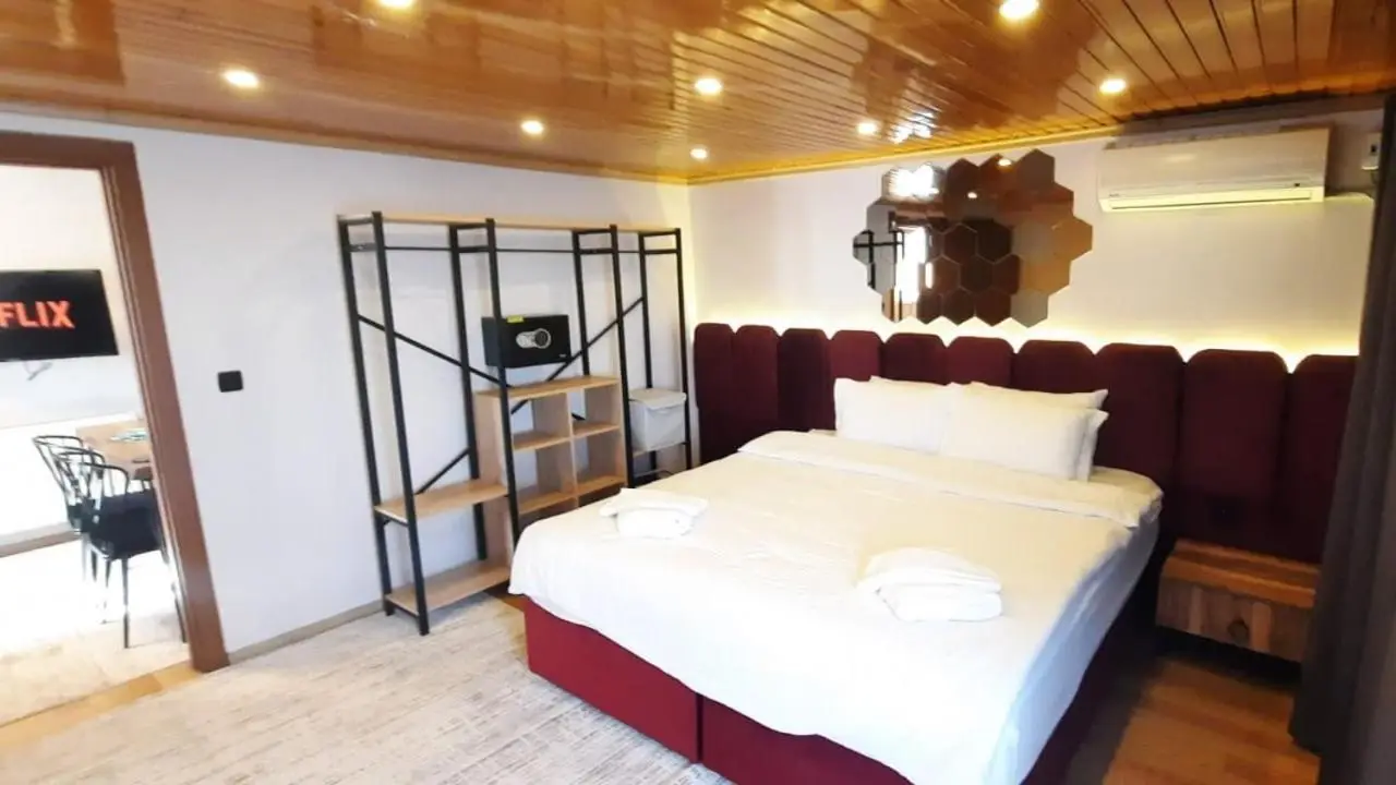 FINDIKZADE SEASIDE FLATS in lively Fatih area very near metro and tourist sights