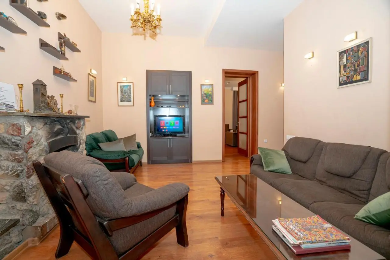 Apartment Baratashvili street