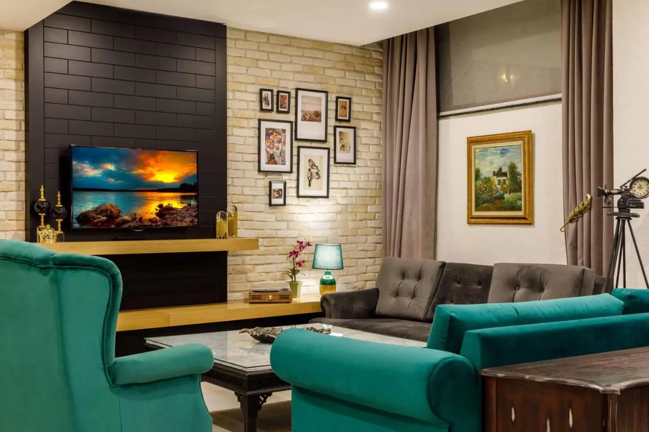 Golden Crown Hotel