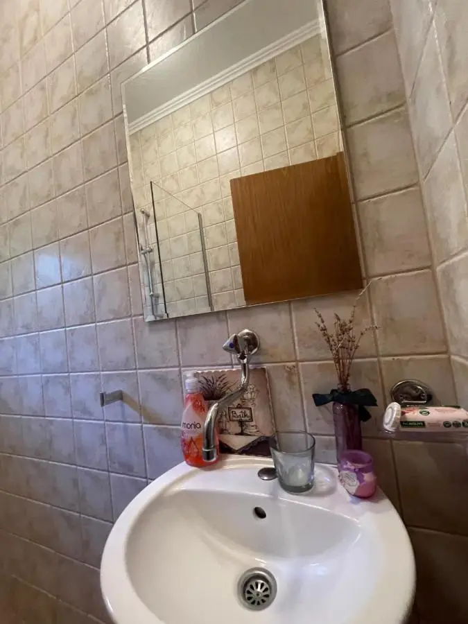 Villa Tamara with garden and river view - free private parking Bicycle & Motorcycle Garage