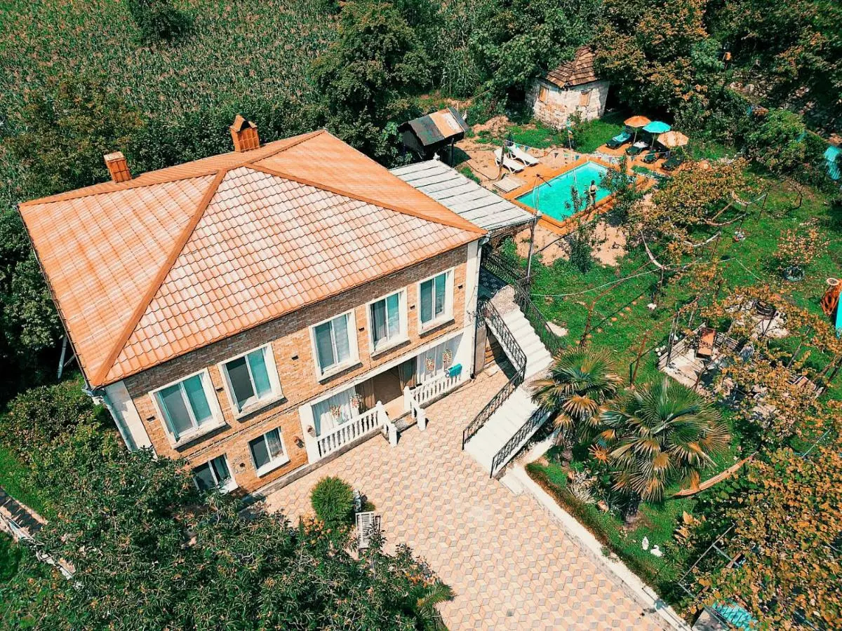 Iveri House