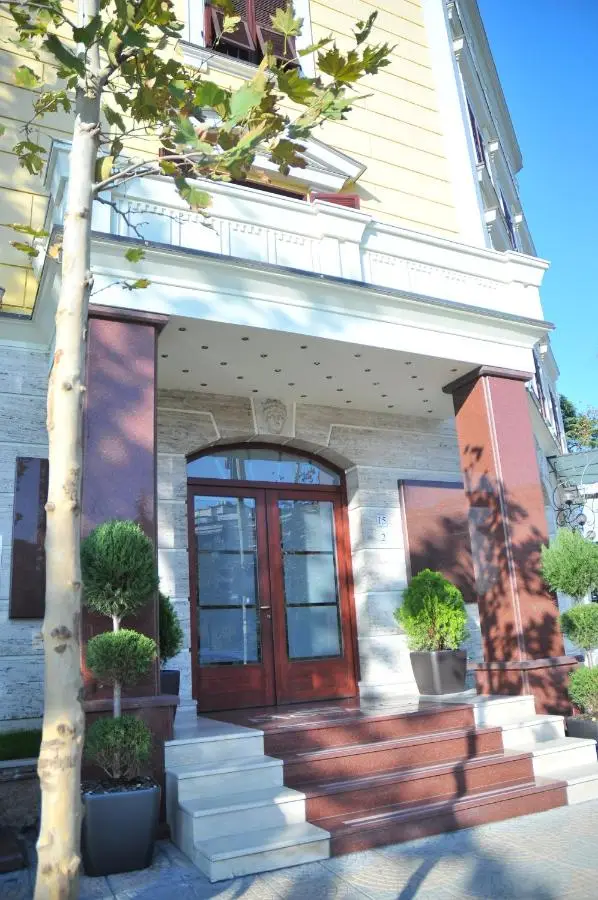 MonarC Hotel