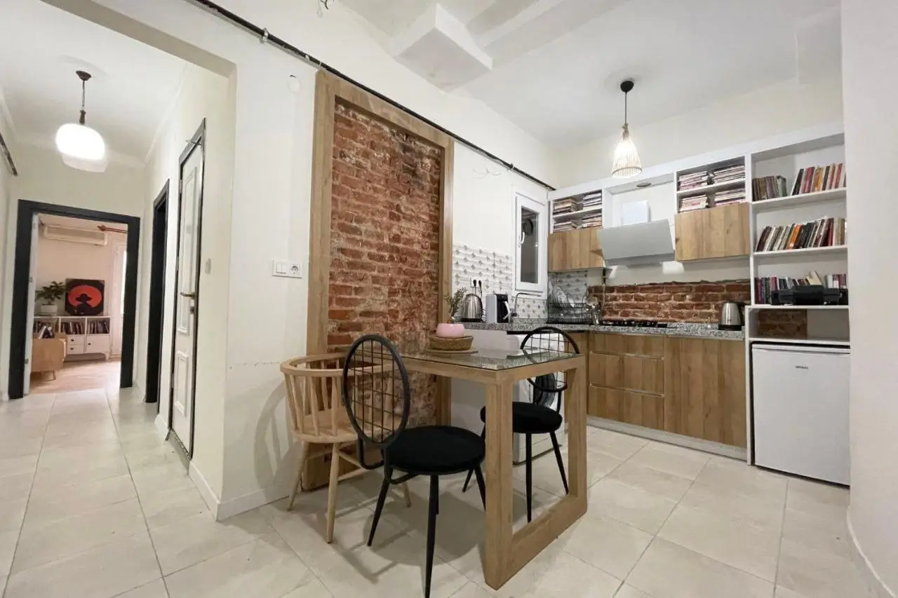 balcony 2BR apt with 2toilet and 2bath near to nişantaşi #3