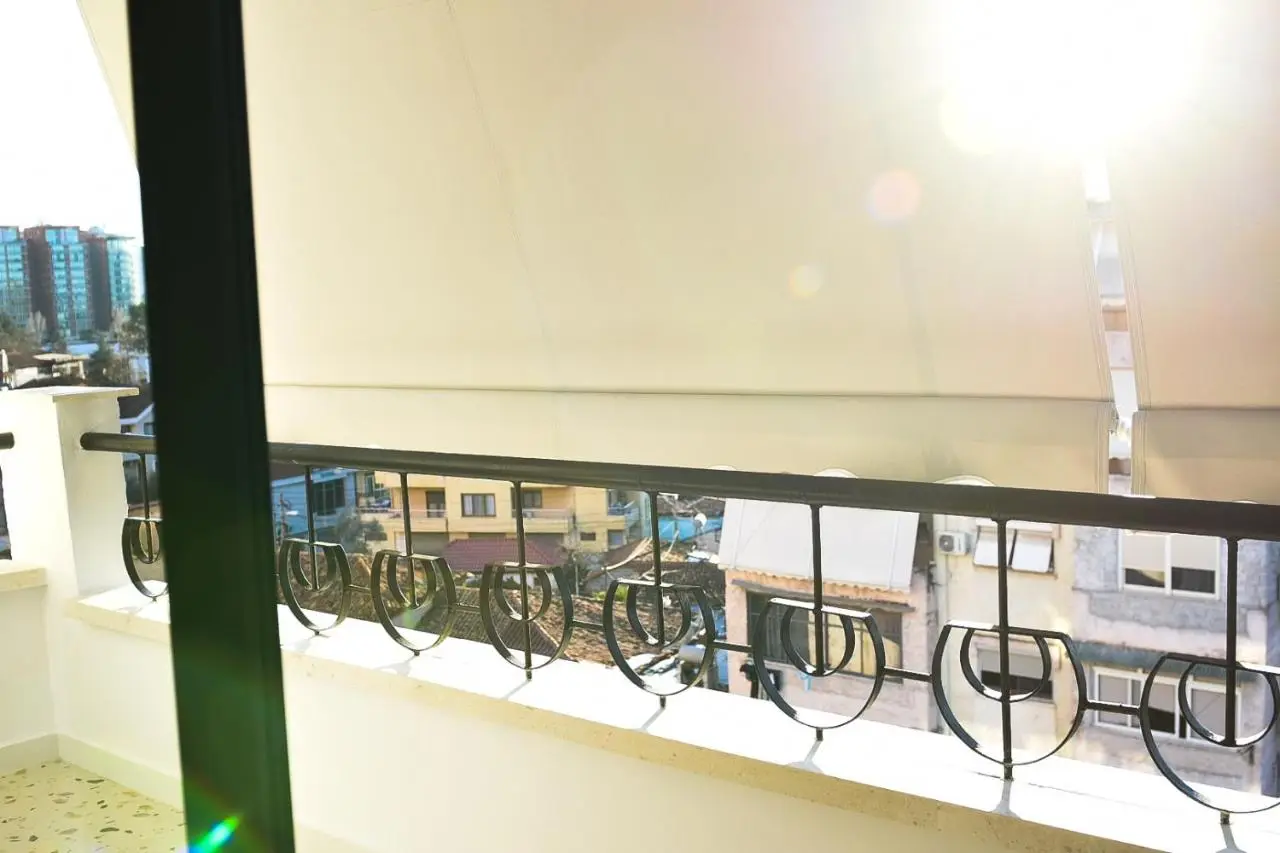 Matisse No3 - One Bedroom Apartment With Balcony