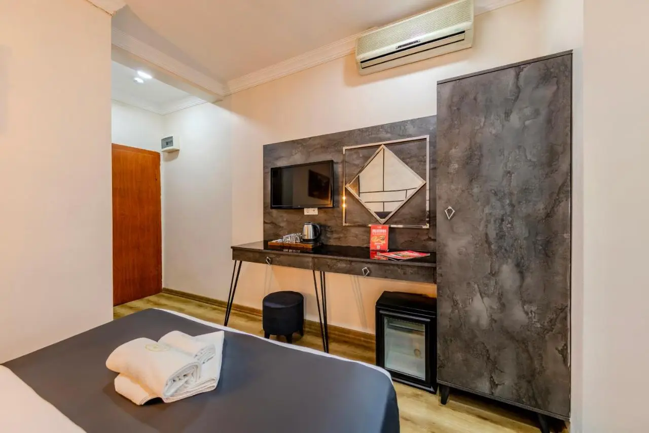 La Pazza Suites