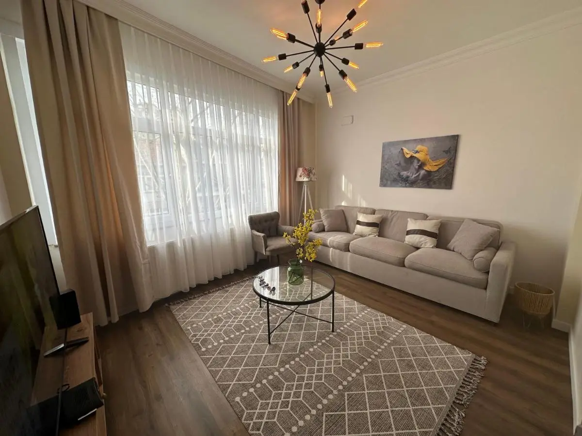 Center of city in Beşiktaş 2 plus 1 with 2 Bathroom and 3 Air Conditioner