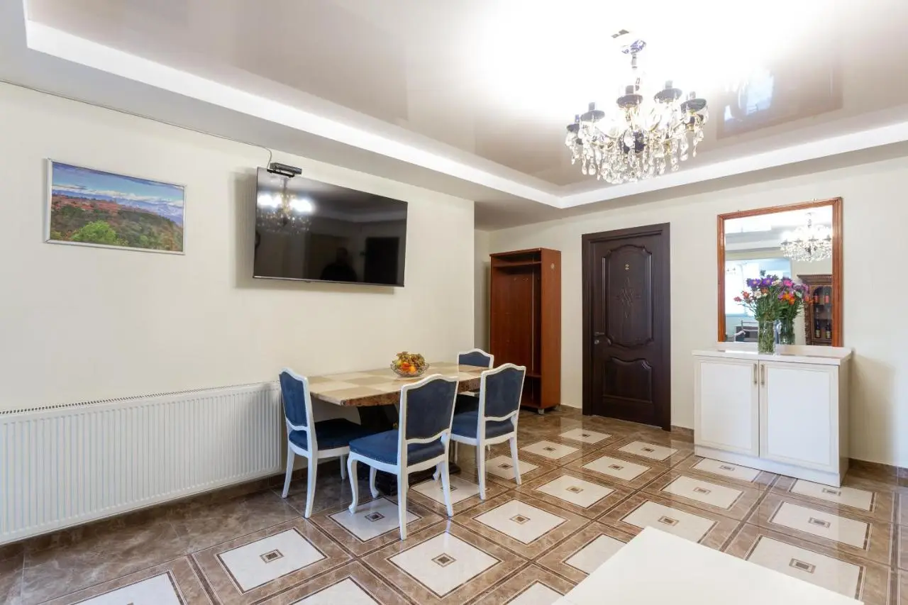 Prime location Apartment with Three Bedroom