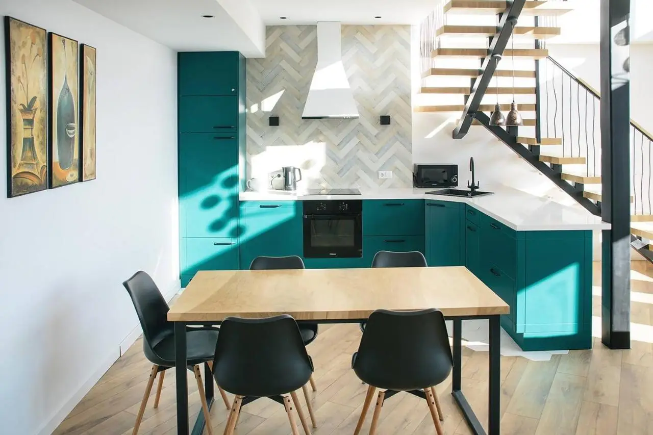 Gudauri Summer Apartment - Fireplace, Netflix on 100" Projector Screen, Full kitchen