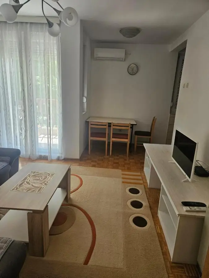 C2 Sunny Apartment